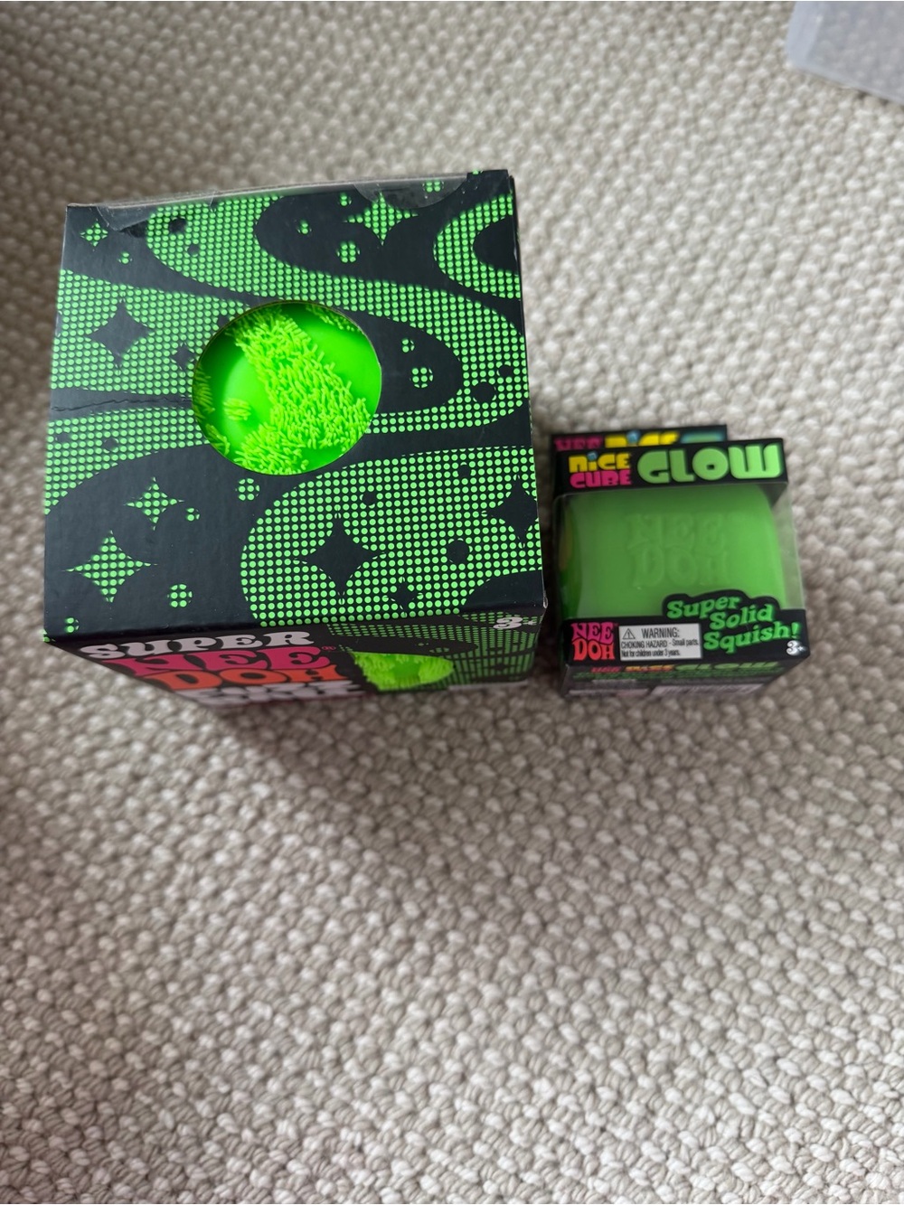 Super fuzz NeeDoh Glow Super Solid Squish - New